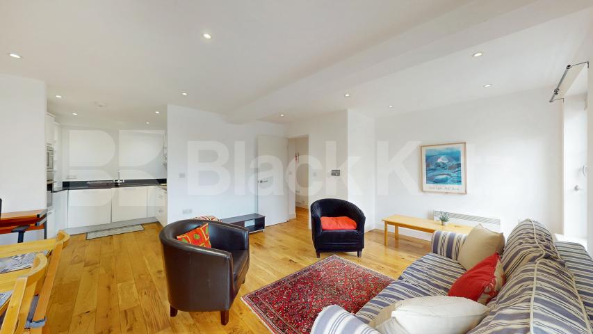 Bright & Spacious 2 Bed Apartment Moments from King’s Cross York Way, Holloway